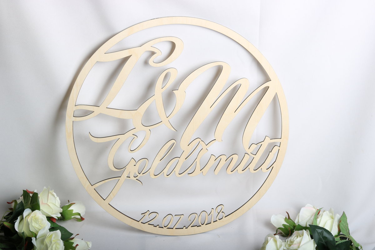 Kāzu koka aplis/ģerbonis "Iniciāļi + Uzvārds"